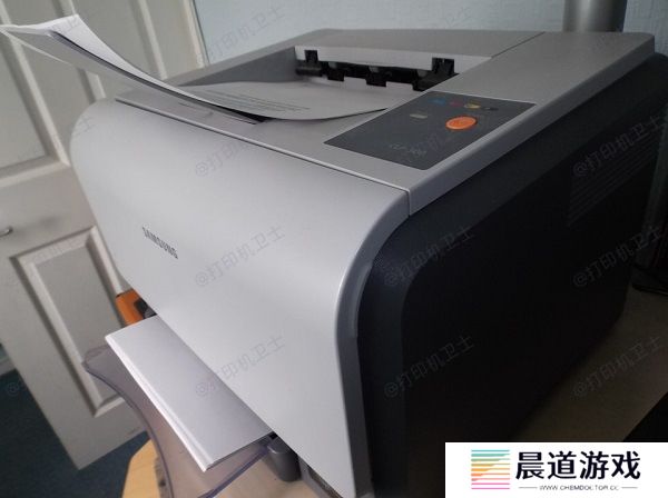 轻轻取出卡纸