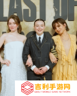 《美末》S2主演亮相首映红毯 艾莉艾比手挽手