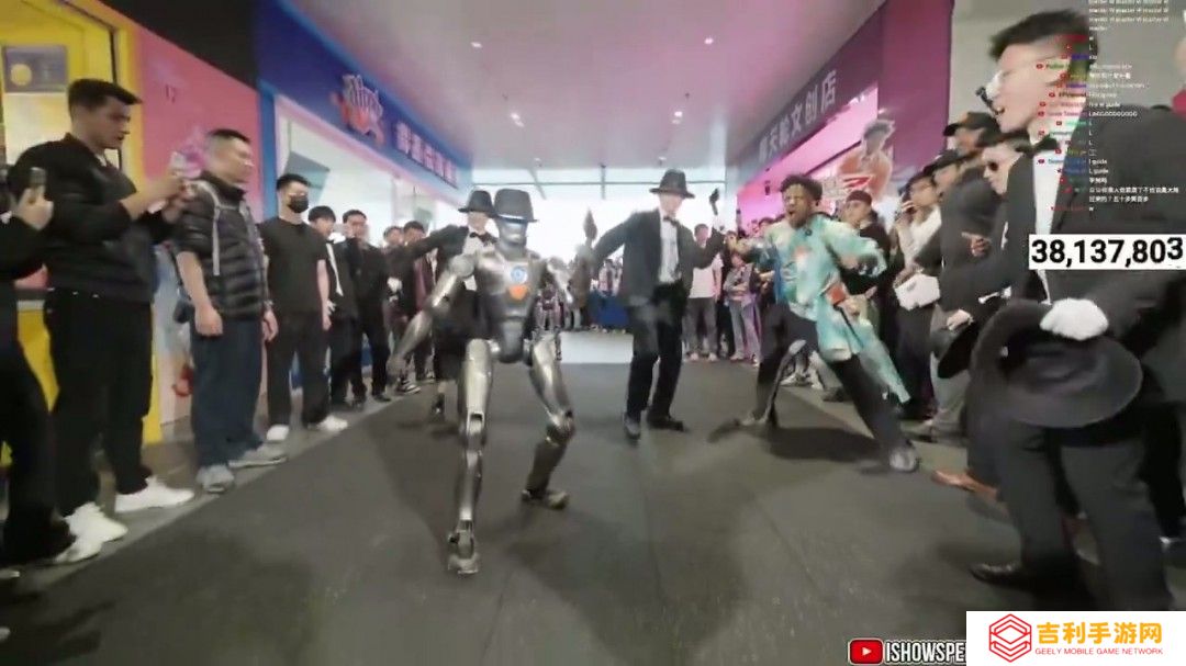 科技感拉满！甲亢哥在深圳和机器人跳“斧头舞”
