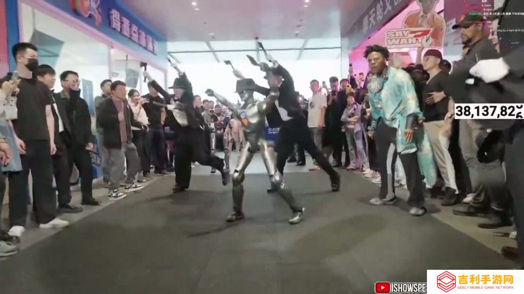 科技感拉满！甲亢哥在深圳和机器人跳“斧头舞”