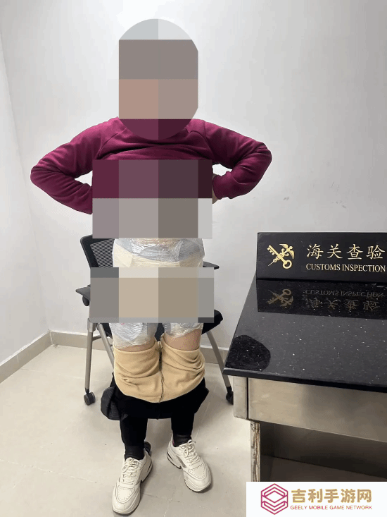 港珠澳大桥海关：女子绑藏156张游戏光盘进境被查获